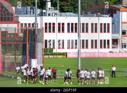Monaco di Baviera, Germania. 12th luglio 2022. I giocatori del FC Bayern Munich partecipano alla sessione di allenamento del FC Bayern presso la sede del club. Credit: Peter Kneffel/dpa/Alamy Live News Foto Stock