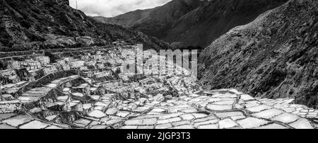 Un'immagine panoramica della regione di Cusco di Salineras De Maras (Maras Salt Pans), Perù. Foto Stock