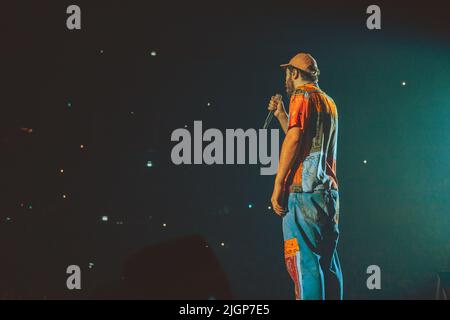 Giugno / Luglio 2022 - la pop band italiana PINGUINI ATTICI NUCLEARI suona dal vivo al Mandela Forum (Firenze) e al Mediolanum Forum (Milano) Foto Stock