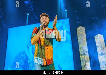 Giugno / Luglio 2022 - la pop band italiana PINGUINI ATTICI NUCLEARI suona dal vivo al Mandela Forum (Firenze) e al Mediolanum Forum (Milano) Foto Stock