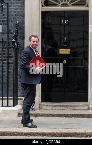 Londra, Regno Unito. 12th luglio 2022. Leader della Camera dei Comuni e Signore Presidente del Consiglio Mark Spencer arriva a Downing Street per partecipare alla riunione settimanale del Gabinetto. Il concorso per sostituire Boris Johnson come leader del partito conservatore e il nuovo primo ministro britannico inizia oggi con serietà, poiché i candidati devono ottenere il sostegno di 20 deputati per procedere alla fase di voto con le speranze ridotte alle ultime due entro giovedì prossimo. Credit: Wiktor Szymanowicz/Alamy Live News Foto Stock