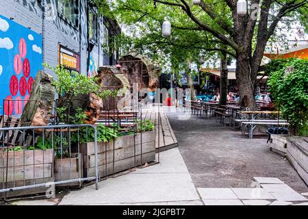 Berlino-friedrichshain materie Gelände. Urban Spree spazio artistico mostre dedicate, artista residenze, concerti, un negozio d'arte e giardino della birra. Foto Stock