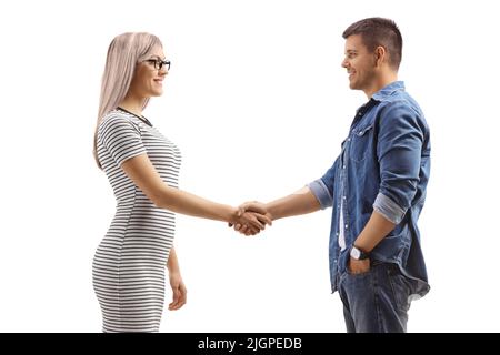 Profilo di una donna bionda che agita la mano con un giovane uomo casual isolato su sfondo bianco Foto Stock