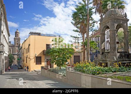 Piccolo vicolo nel centro storico di Vegueta, dietro la Cattedrale di Santa Ana, Las Palmas, Grand Canary, Isole Canarie, Spagna, Europa Foto Stock