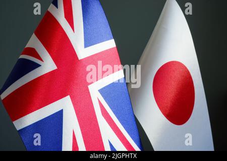 Accanto alle bandiere della Gran Bretagna e del Giappone. Foto Stock