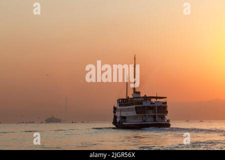 Terminal delle navi da crociera Karakoy Yolcu Salonu, Istanbul, Turchia, Asia occidentale Foto Stock