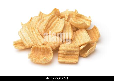 Un mucchio di scaglie di segale soffiato, isolate su bianco Foto Stock