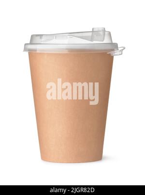 Vista frontale della tazza da caffè in carta monouso marrone da asporto con coperchio in plastica trasparente isolato su bianco Foto Stock