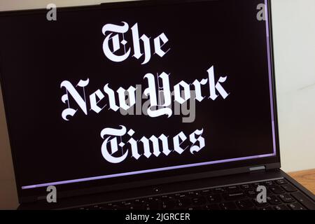 KONSKIE, POLONIA - 11 luglio 2022: Il logo del quotidiano New York Times viene visualizzato sullo schermo del computer portatile Foto Stock