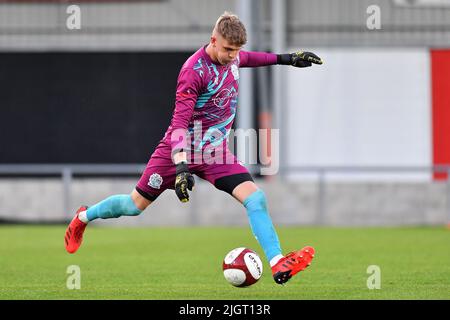 Jack Atkinson di AFC Bury in azione durante la pre-stagione amichevole tra il FC United di Manchester e Bury AFC a Broadhurst Park, Moston Martedì 12th luglio 2022. (Credit: Eddie Garvey | MI News) Credit: MI News & Sport /Alamy Live News Foto Stock