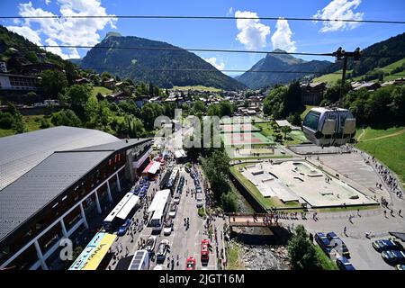 Megeve, Francia, 12th luglio 2022, il paddock per le squadre di Morzine, Tour De France, Stage 10, Francia, 12th luglio 2022, Credito:immagini di Goding/immagini PA Foto Stock