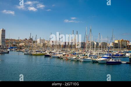 Febbraio 04 2022 - immagine del porto dell'isola delle Canarie di Las palmas con navi particolari per accordo Foto Stock