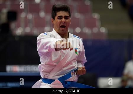 Birmingham, Stati Uniti. 09th luglio 2022. Roman Heydarov dell'Azerbaigian esegue un pugno durante la competizione di Karate con la dimostrazione di Kata ai World Games 2022 di Birmingham. I giochi sono un evento internazionale quadrenniale multi-sport per gli sport non inclusi nei Giochi Olimpici. La città ospitante è Birmingham, Alabama, Stati Uniti. (Foto di Alexander Bogatirev/SOPA Images/Sipa USA) Credit: Sipa USA/Alamy Live News Foto Stock