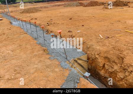 La costruzione di un telaio di rinforzo di fondazione a listello per un edificio di case in cemento armato Foto Stock