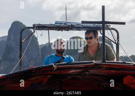 Giro in barca a Ko Khai o Chicken Island al largo della costa di Railay Beach nel Parco Nazionale - PROVINCIA DI KRABI, THAILANDIA Foto Stock