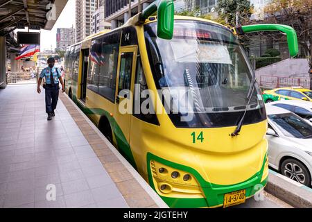 Autobus rapido Transit alla stazione di Sathorn Terminal, Bangkok, Thailandia Foto Stock