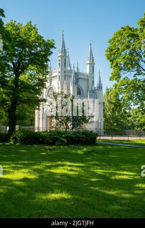 Cappella gotica nel parco di Alessandria Foto Stock