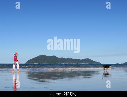 Dunk Island, Queensland, Australia . Una volta una popolare località turistica che è stata gravemente danneggiata da un ciclone nel 2011, Dunk è stato recentemente venduto. Luglio 2022 Foto Stock