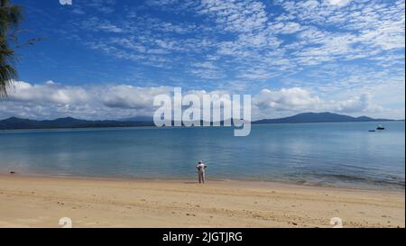 Dunk Island, Queensland, Australia . Una volta una popolare località turistica che è stata gravemente danneggiata da un ciclone nel 2011, Dunk è stato recentemente venduto. Luglio 2022 Foto Stock