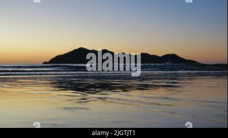 Dunk Island, Queensland, Australia . Una volta una popolare località turistica che è stata gravemente danneggiata da un ciclone nel 2011, Dunk è stato recentemente venduto. Luglio 2022 Foto Stock