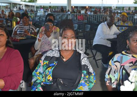 Miramar, Stati Uniti. 10th luglio 2022. MIRAMAR, FL - LUGLIO 10: Sybrina Fulton (C) partecipa al primo Concerto annuale di Empowerment femminile 2 al Miramar Regional Park Amphitheater il 10 luglio 2022 a Fort Lauderdale, Florida. (Foto di JL/Sipa USA) Credit: Sipa USA/Alamy Live News Foto Stock