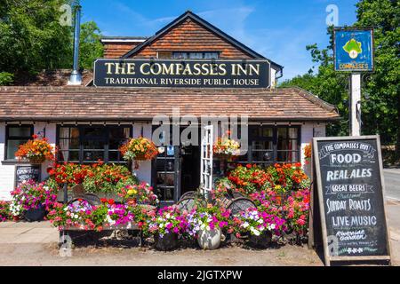 Inghilterra, Surrey, Gomsall, Compasses Inn Foto Stock