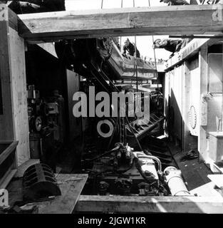 Scritto sul retro: 47:10 motore (tipo ascoltare) è inserito in più grande barca da pesca, Svezia - il log. Il cantiere di Landskrona. Foto Stock