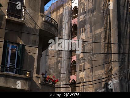 Ristrutturazione di un vecchio edificio storico dopo l'esplosione del porto, Beirut Governorate, Beirut, Libano Foto Stock