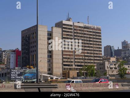 Electricite du Liban edificio dopo l'esplosione del porto, Beirut Governorate, Beirut, Libano Foto Stock