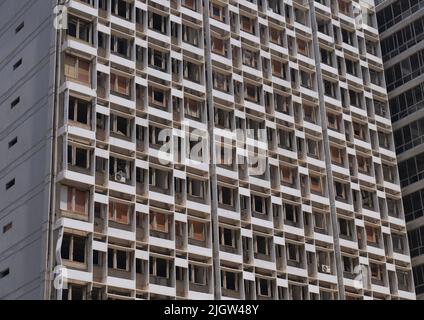 Facciata di electricite du Liban edificio dopo l'esplosione del porto, Beirut Governorate, Beirut, Libano Foto Stock