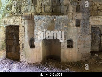 Vecchio jingle in Ali Pacha Joumblatt abbandonato palazzo, Monte Libano Governatorato, Baadarane, Libano Foto Stock