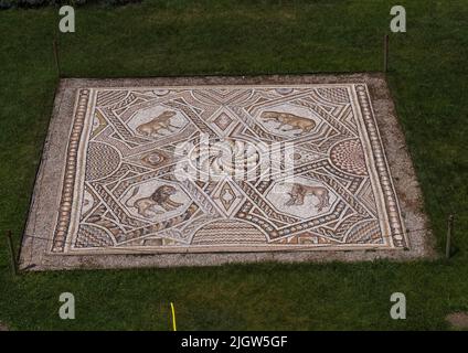 Piastrelle a mosaico bizantino nel museo del Palazzo di Beiteddine, Monte Governatorato del Libano, Beit ed-Dine, Libano Foto Stock