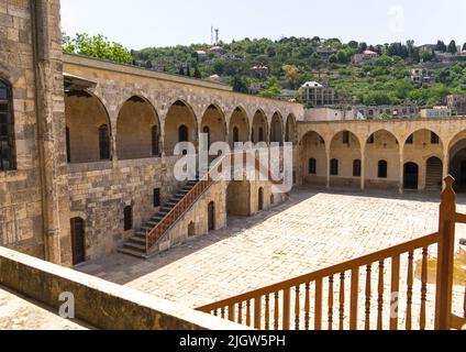 Cortile del Palazzo di Beiteddine del 19th secolo, Governatorato del Monte Libano, Beit ed-Dine, Libano Foto Stock