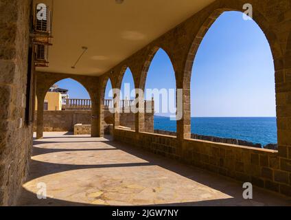 Portici nella Chiesa di nostra Signora del mare, Governatorato del Nord, Batroun, Libano Foto Stock