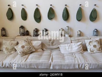 Decorazione con cactus in Blue Marlin hotel, Governatorato del Nord, Batroun, Libano Foto Stock