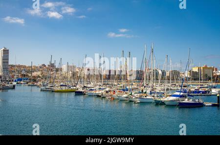 Febbraio 04 2022 - immagine del porto dell'isola delle Canarie di Las palmas con navi particolari per accordo Foto Stock