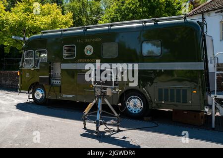 YE Mk7 Broadcast Camera Outside a restaured BBC Outside Broadcast Van from 1963 - Code Name MCR21. Visto al Museo del vapore di Amberley, Sussex Foto Stock