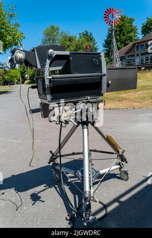 YE Mk7 Broadcast Camera Outside a restaured BBC Outside Broadcast Van from 1963 - Code Name MCR21. Visto al Museo del vapore di Amberley, Sussex Foto Stock