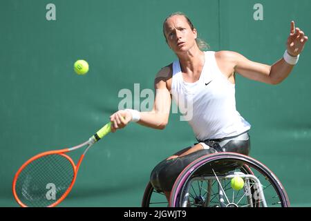 Jiske Griffioen dei Paesi Bassi è un tennista olandese che gioca nella competizione femminile di single su sedia a rotelle al Wimbledon 2022. Foto Stock