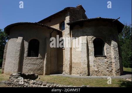 Europa, Italia, Lombardia, provincia di Varese. L'area archeologica di Castelseprio con i resti di un borgo distrutto nel XIII secolo. UNESCO - Foto Stock