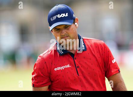 Patrick Reed degli Stati Uniti indossa abiti di marca LIV Golf durante il giorno di pratica quattro dell'Open at the Old Course, St Andrews. Data foto: Mercoledì 13 luglio 2022. Foto Stock