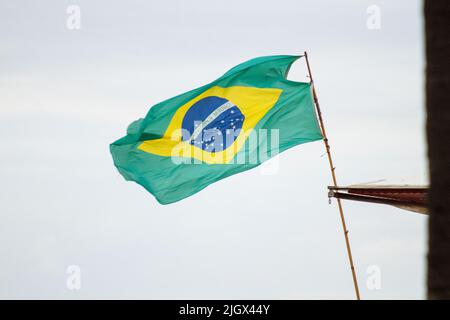 Bandiera brasiliana all'aperto a Rio de Janeiro. Foto Stock