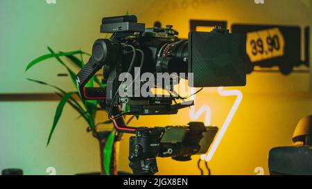 La telecamera Sony Cinema FX3 con gimbal Ronin RS2 Foto Stock