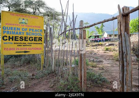 KENYA, Contea di Elgeyo-Marakwet, valle del Kerio, città di Chesongoch, tribù di Marakwet, Scuola elementare / KENIA, valle del Kerio, Stadt Chesongoch, Marakwet Volksgruppe, Scuola primaria Regina della Pace Foto Stock