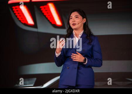 New Delhi, India. 13th luglio 2022. Chohee Park Capo del dipartimento Hyundai Advanced design India parla durante la Premiere della nuova Hyundai TUCSON SUV auto. (Credit Image: © Pradeep Gaur/SOPA Images via ZUMA Press Wire) Foto Stock