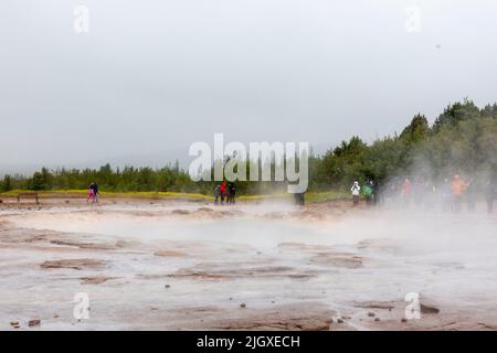 Una visione generale di un geyser a Haukadalur, Islanda. Immagine scattata il 7th luglio 2022. © Belinda Jiao jiao.bilin@gmail.com 07598931257 https://www.belind Foto Stock