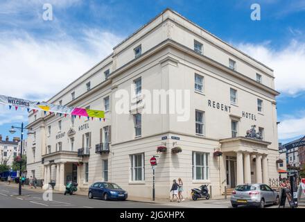 The Regent Hotel (ristorante Travelodge e Wagamama), The Parade, Royal Leamington Spa, Warwickshire, Inghilterra, Regno Unito Foto Stock