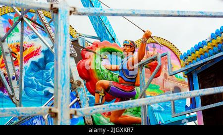 Dettaglio di un giro in fiera presso la famosa fiera 'Rheinkirmes' 2022 a Düsseldorf/Germania, la più grande fiera del divertimento sul Reno. Foto Stock