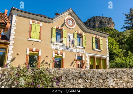 L'ufficio del sindaco e la scuola di Plan-de-Baix (Die, Francia) si trovano nella stessa casa Foto Stock