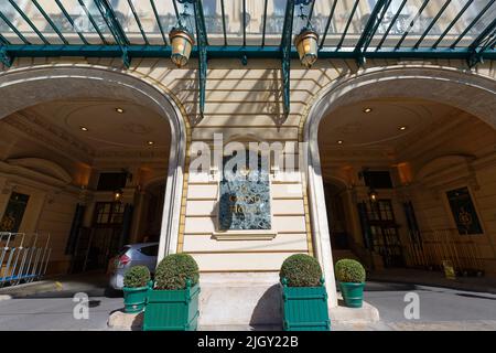 Le Grand Hotel Intercontinental si trova di fronte al Teatro dell'Opera Garnier e vicino alla maggior parte delle attrazioni di Parigi. Foto Stock